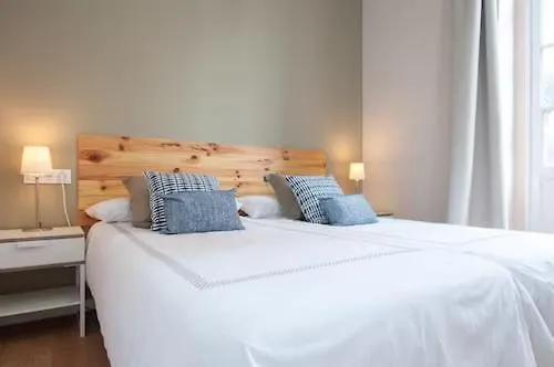 Triana 103 Rooms & Suites