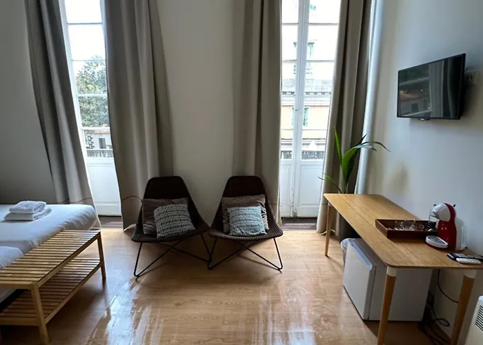 Triana 103 Rooms & Suites